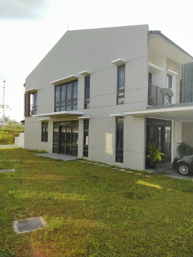 Pinevalley Homestay Putrajaya Presint 12 מראה חיצוני תמונה